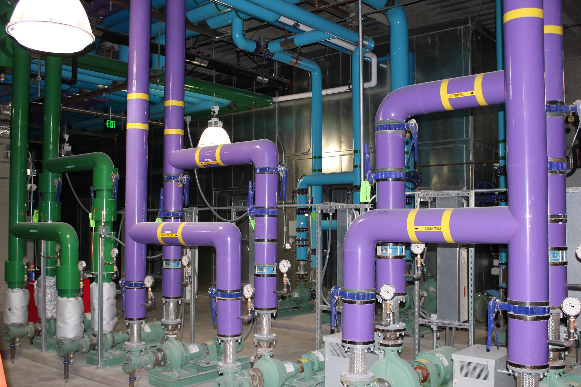 Mechanical piping installation with pumps and valves